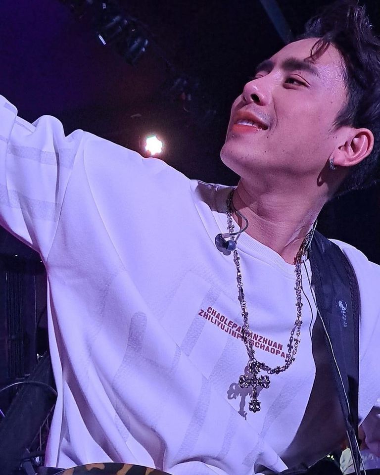 “เบิ้ล ปทุมราช” ไม่โกรธแฟนคลับจับเป้ากลางเวทีแบบเอ็นดู (มีคลิป)