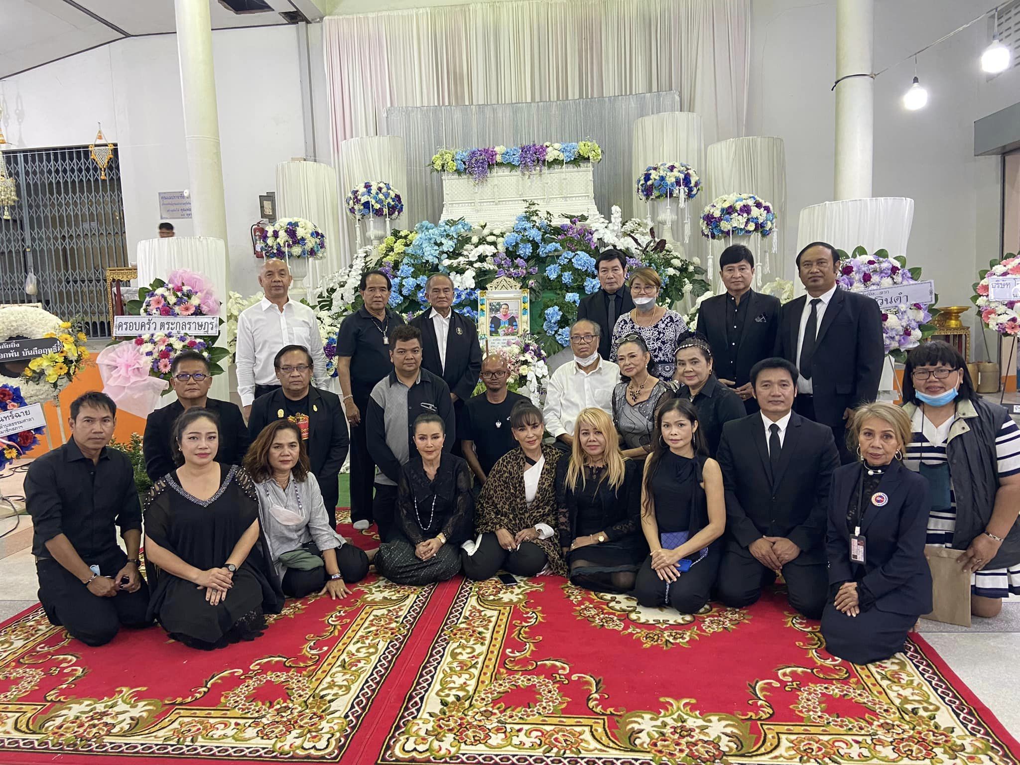 คนบันเทิงอาลัย ร่วมสวดอภิธรรม ปิยะ ตระกูลราษฎร์ คนบันเทิงอาลัย ร่วมสวดอภิธรรม ปิยะ ตระกูลราษฎร์