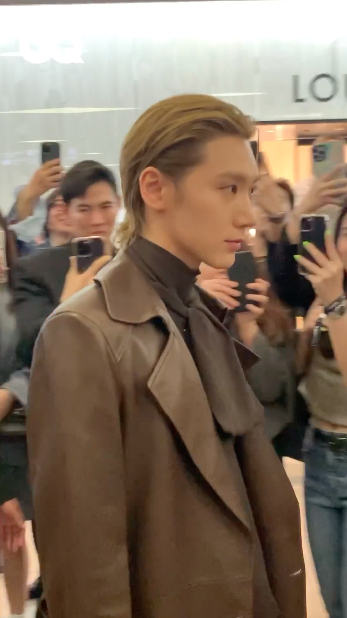 หล่อหรูคูลยกแพ็ค!! เปิดลุค ‘เตนล์ ชิตพล - มาร์ค ต้วน’ ร่วมอีเวนต์ Saint Laurent ในไทย หล่อหรูคูลยกแพ็ค!! เปิดลุค ‘เตนล์ ชิตพล - มาร์ค ต้วน’ ร่วมอีเวนต์ Saint Laurent ในไทย