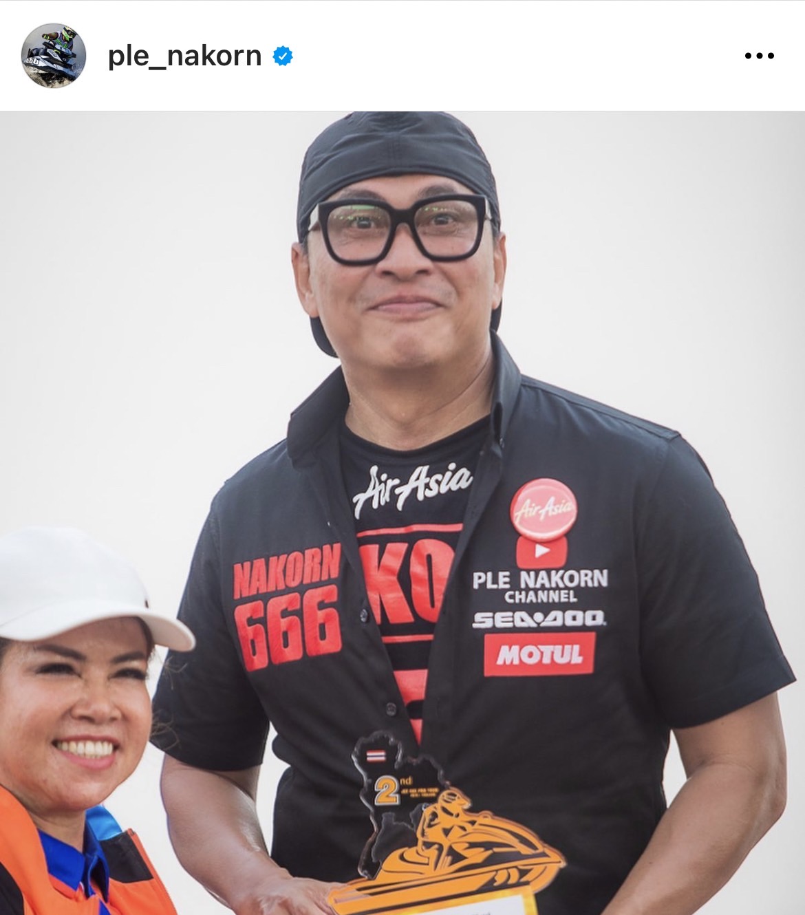 เปิ้ล นาคร ควงภรรยา จูน กษมา ขับเจ็ทสกี ช่วยเหลือผู้ประสบภัยน้ำท่วม เปิ้ล นาคร ควงภรรยา จูน กษมา ขับเจ็ทสกี ช่วยเหลือผู้ประสบภัยน้ำท่วม