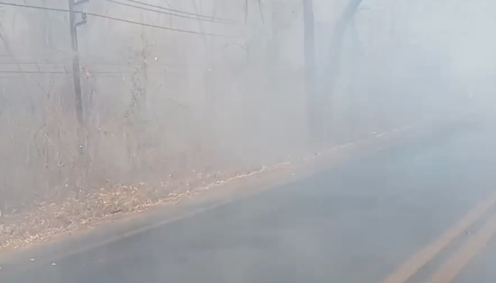 ไฟป่าพิษณุโลก ไหม้ยกภูเขาในอ.บ่อโพธิ์ จนท.เร่งดับ ไฟป่าพิษณุโลก ไหม้ยกภูเขาในอ.บ่อโพธิ์ จนท.เร่งดับ