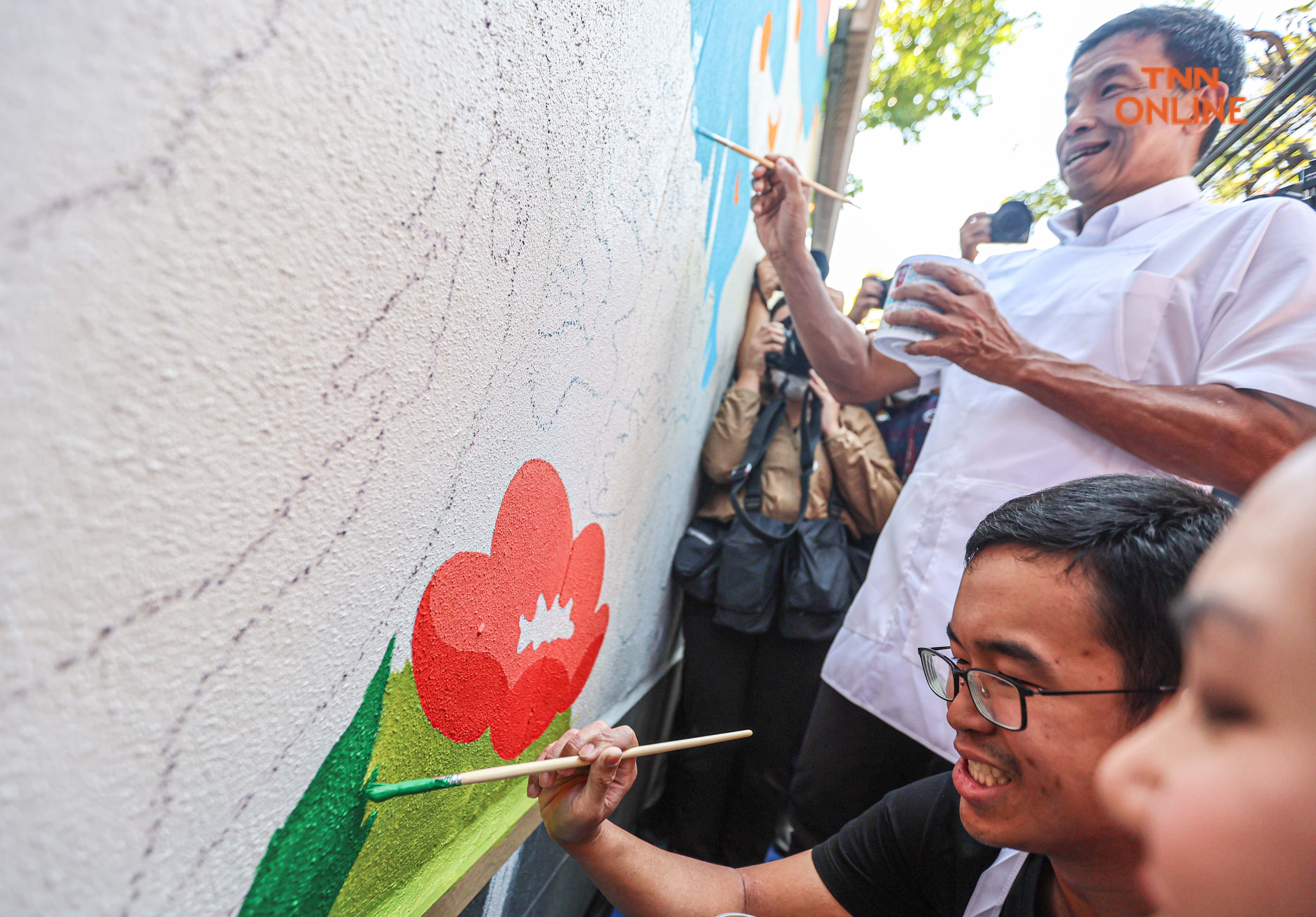 ชัชชาติควงแสนดี วาดภาพบนกำแพงสนับสนุนความเท่าเทียม
