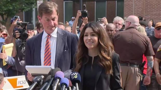 ความจริงพูดกี่ครั้งก็เหมือนเดิม!! แห่ชม 2 ทนายฝั่ง ‘จอห์นนี่ เดปป์’ ออกสื่อครั้งแรกหลังชนะคดี (มีคลิป) ความจริงพูดกี่ครั้งก็เหมือนเดิม!! แห่ชม 2 ทนายฝั่ง ‘จอห์นนี่ เดปป์’ ออกสื่อครั้งแรกหลังชนะคดี (มีคลิป)