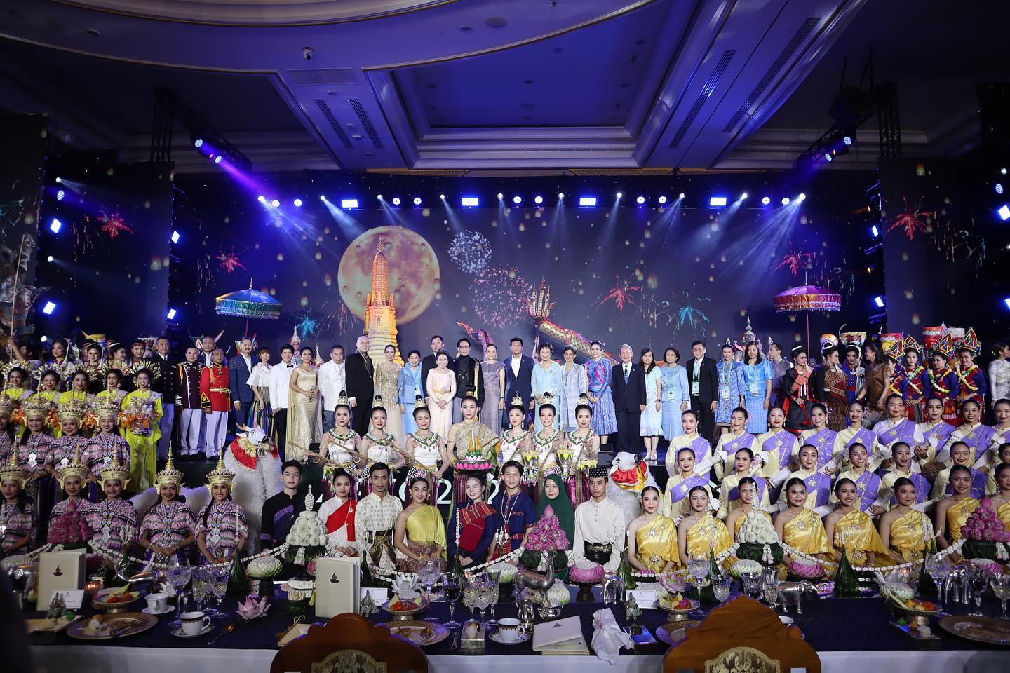 เบิร์ด ธงไชย เผยความรู้สึก หลังได้ร้องเพลงในงานเลี้ยง APEC2022 เบิร์ด ธงไชย เผยความรู้สึก หลังได้ร้องเพลงในงานเลี้ยง APEC2022