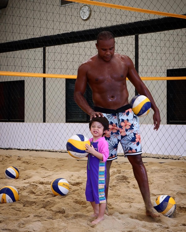 รัศมีแข  เตรียมเซ็นสัญญา ลุยศึกลูกยาง 29 กันยายนนี้  (มีคลิป) 