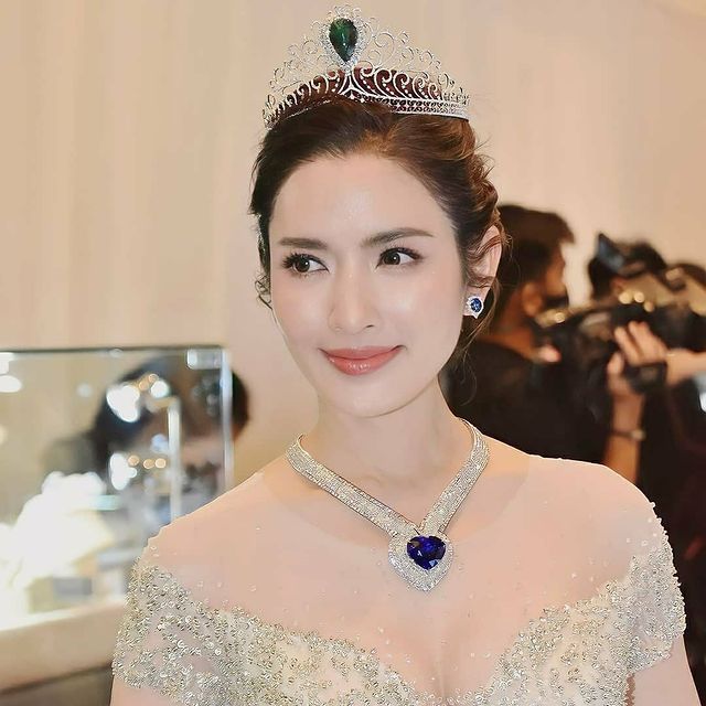 แอฟ ทักษอร งานเข้าชาวเน็ตวิจารณ์ ไม่เหมาะรายการ 3 แซ่บ 