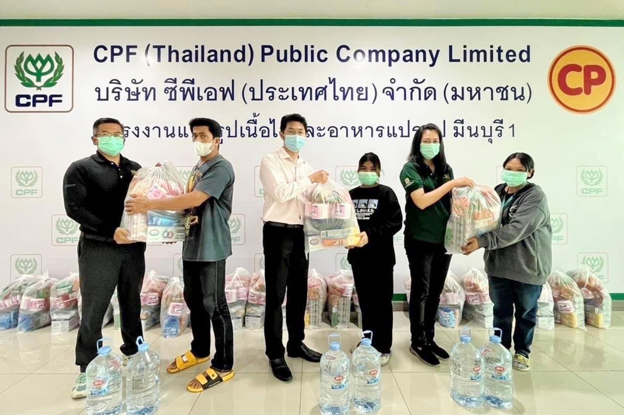 ซีพีเอฟ “ส่งอาหารจากใจ สู้ภัยน้ำท่วม เดินหน้าคลายทุกข์ชาวมีนบุรี