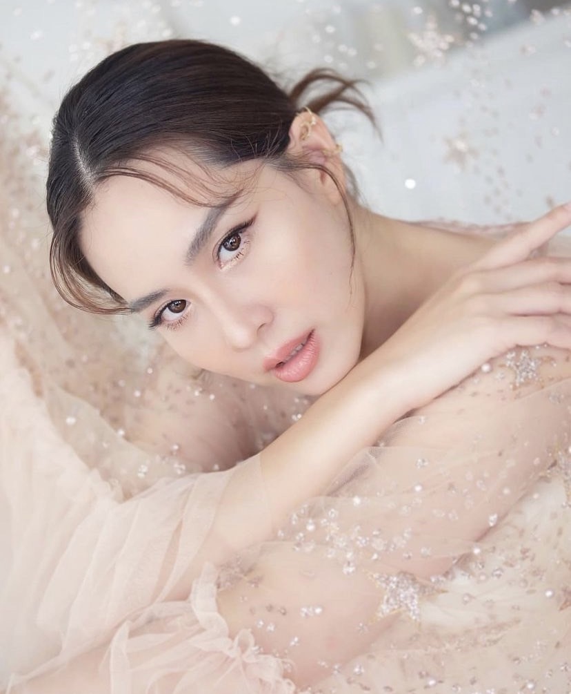 นุ้ย สุจิรา รีวิวชีวิตจริง!! ต้องนอนกับ ปอนด์ สามี แถมไม่ยอมแยกห้อง นุ้ย สุจิรา รีวิวชีวิตจริง!! ต้องนอนกับ ปอนด์ สามี แถมไม่ยอมแยกห้อง