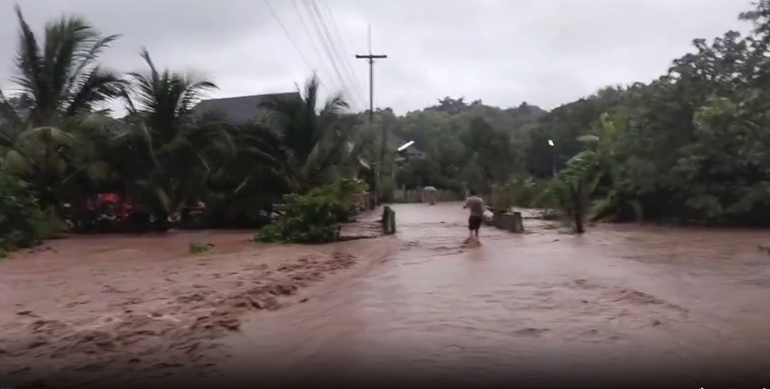 น้ำป่าทะลักแม่ฮ่องสอน ชาวบ้านขุนยวมขาดแคลนอาหาร-น้ำดื่ม น้ำป่าทะลักแม่ฮ่องสอน ชาวบ้านขุนยวมขาดแคลนอาหาร-น้ำดื่ม