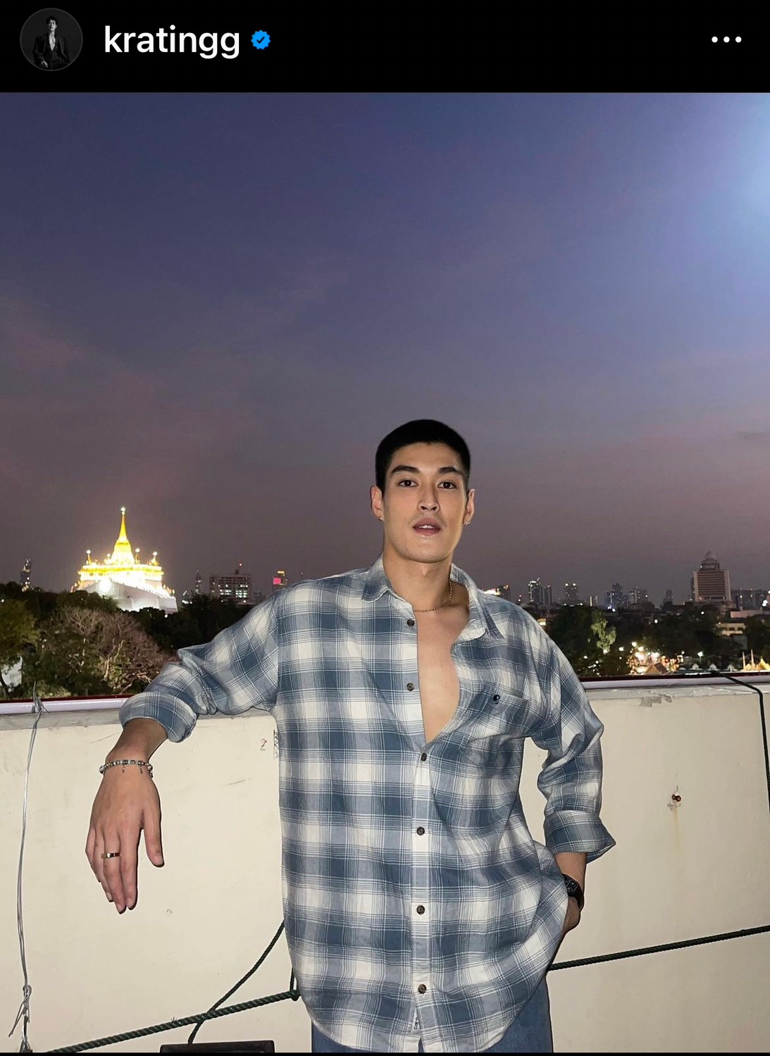 ทะเลไฟลุก!! กระทิง อวดหุ่นเฟิร์มริมชายหาด ทำชาวเน็ตแห่คอมเมนต์รัวๆ