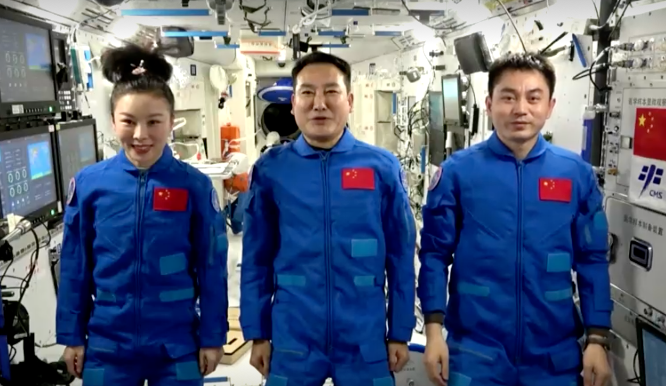 3 นักบินอวกาศจีนเตรียมสอนสดนอกโลก 9 ธ.ค.