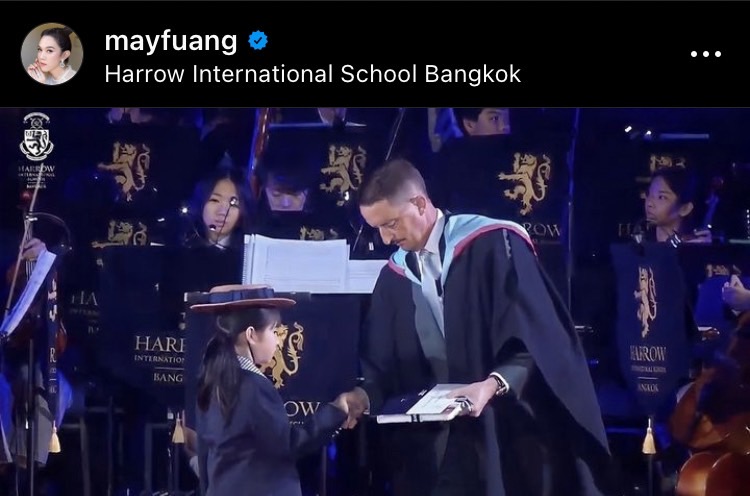 เก่งที่สุด น้องโปรด-น้องมายู ขึ้นรับรางวัลใหญ่ของโรงเรียน