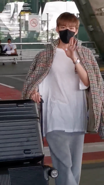 ‘พีพี กฤษฏ์ - คิมแจจุง’!! ลัดฟ้าถึงไทยวันเดียวกัน แฟนคลับแห่ต้อนรับ (มีคลิป) ‘พีพี กฤษฏ์ - คิมแจจุง’!! ลัดฟ้าถึงไทยวันเดียวกัน แฟนคลับแห่ต้อนรับ (มีคลิป)