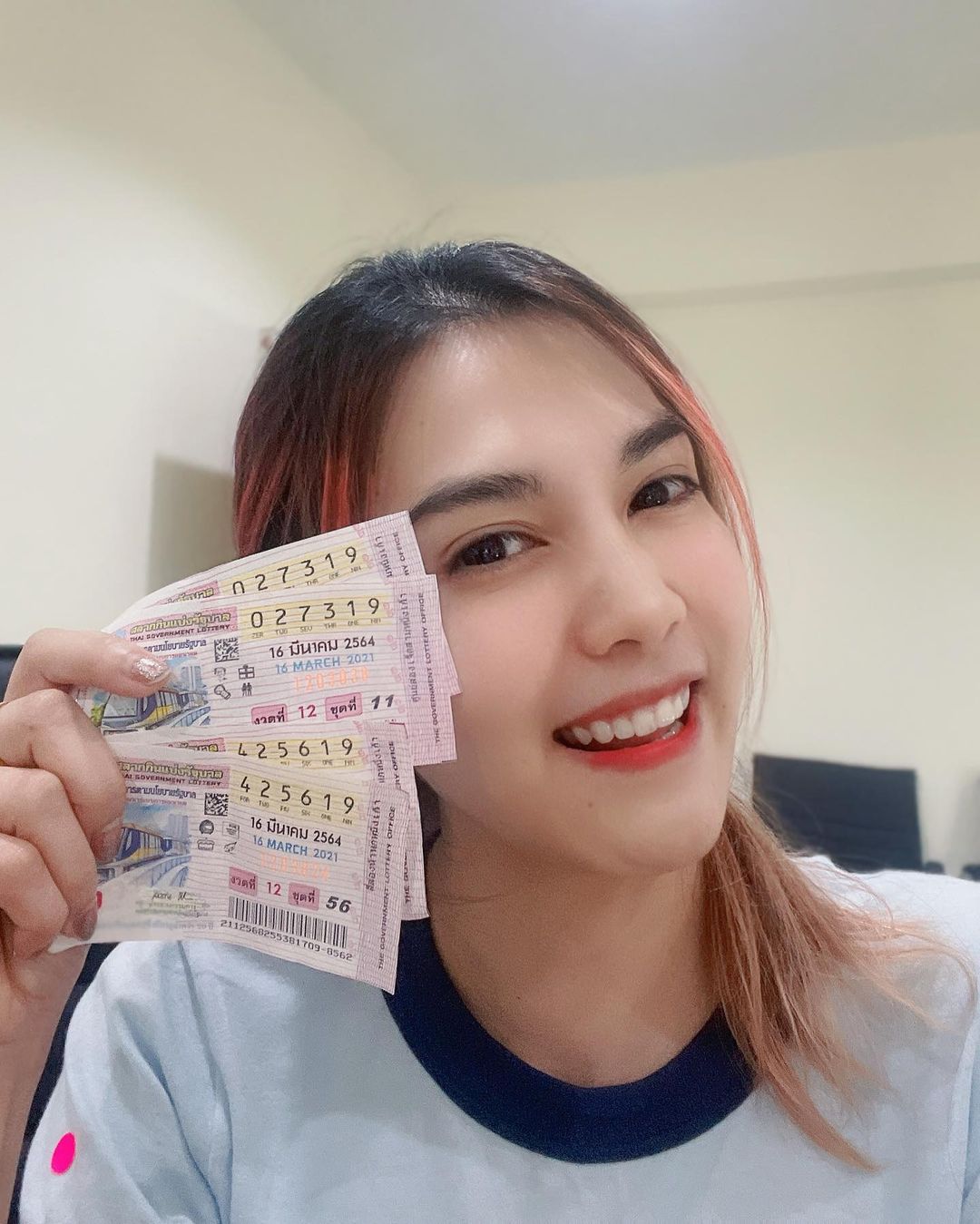 พั้นซ์ วรกาญจน์ นำทีมรับทรัพย์หลังถูกลอตเตอรี่