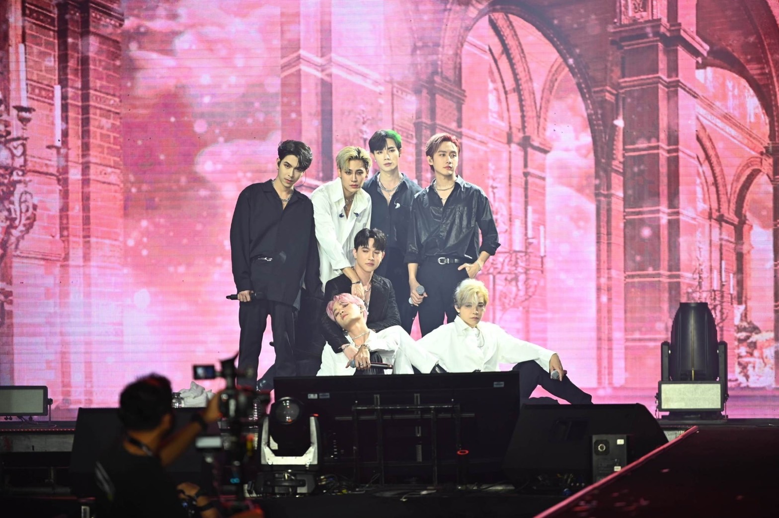 6 หนุ่ม BE MY BOYFRIENDS 2 สร้างความประทับให้กับแฟนๆ ทั่วโลกผ่านโชว์สุดพิเศษ 6 หนุ่ม BE MY BOYFRIENDS 2 สร้างความประทับให้กับแฟนๆ ทั่วโลกผ่านโชว์สุดพิเศษ