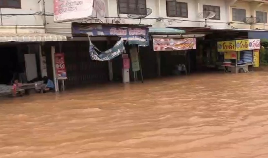 น้ำท่วมหล่มสักยังหนัก! มวลน้ำเทือกเขาสมทบอีกระลอกหนักสุดในรอบ 15 ปี น้ำท่วมหล่มสักยังหนัก! มวลน้ำเทือกเขาสมทบอีกระลอกหนักสุดในรอบ 15 ปี