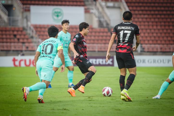 ผลบอลสด รีโว่ ลีกคัพ 2021-22 รอบ8ทีมสุดท้าย ทรู แบงค็อก ยูไนเต็ด พบ ชลบุรี เอฟซี