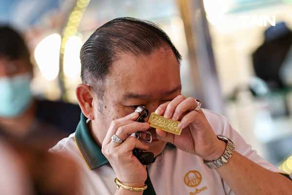 พาณิชย์ตรวจร้านทองเยาวราช สร้างความเชื่อมั่นหลังราคาทองพุ่งต่อเนื่อง พาณิชย์ตรวจร้านทองเยาวราช สร้างความเชื่อมั่นหลังราคาทองพุ่งต่อเนื่อง