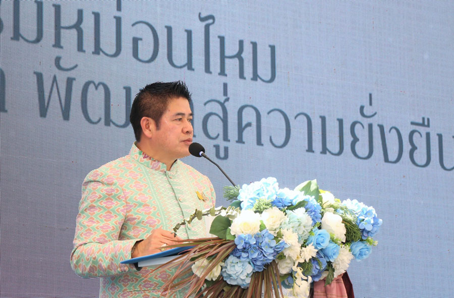 ยกระดับ Soft Power 'ไหมไทย' จากอาชีพ 'แก้จน' คนชนบท เชื่อมสู่แฟชั่นตลาดโลก ยกระดับ Soft Power 'ไหมไทย' จากอาชีพ 'แก้จน' คนชนบท เชื่อมสู่แฟชั่นตลาดโลก