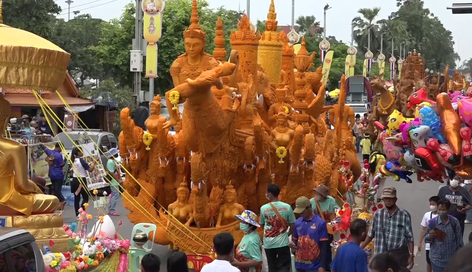 เปิดภาพ “แห่เทียนพรรษาโคราช” จัดยิ่งใหญ่อลังการ นทท.ร่วมงานคึกคัก