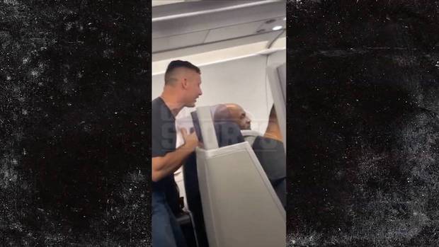 รัวหมัดใส่กลางเวหา!! ‘ไมค์ ไทสัน’ สุดทนเจอเกรียนรบกวนความสงบบนเครื่องบิน (มีคลิป)