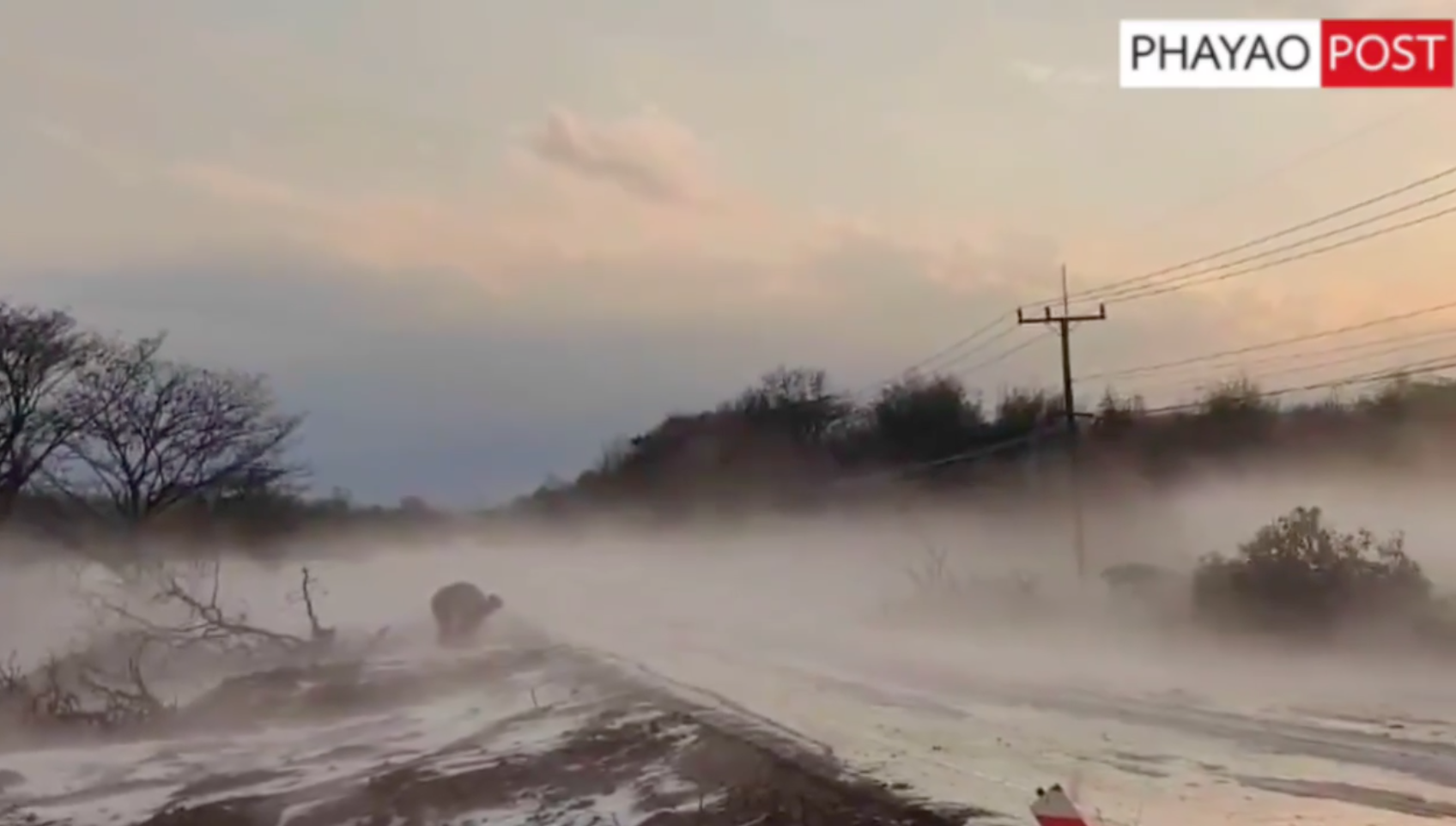 ชาวเน็ตแชร์! พายุลูกเห็บถล่มพะเยา ขาวโพลนราวกับหิมะตกในต่างประเทศ ชาวเน็ตแชร์! พายุลูกเห็บถล่มพะเยา ขาวโพลนราวกับหิมะตกในต่างประเทศ