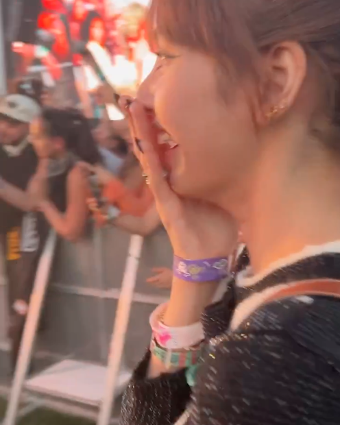 น่ารักเท่าโลก!! ‘ลิซ่า BLACKPINK’ กระทบไหล่ ‘Billie Eilish - Tyga - Dominik Fike’ น่ารักเท่าโลก!! ‘ลิซ่า BLACKPINK’ กระทบไหล่ ‘Billie Eilish - Tyga - Dominik Fike’