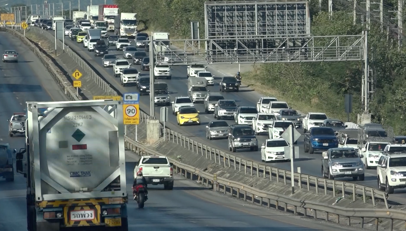 เปิดภาพถนนมิตรภาพช่วงสีคิ้วรถติดยาวเหยียด 4 กม.