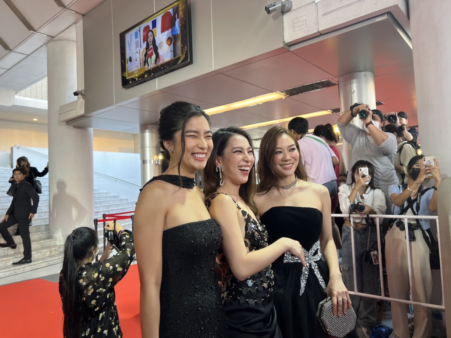 “ก้อย-นัตตี้-ดรีม” แจงลบคลิป “โอม ภวัต” ลั่น ช่องเราไม่สนับสนุนความรุนแรงทุกประเภท “ก้อย-นัตตี้-ดรีม” แจงลบคลิป “โอม ภวัต” ลั่น ช่องเราไม่สนับสนุนความรุนแรงทุกประเภท