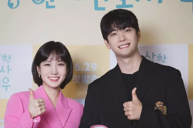 ถึงไทยแล้ว!! ‘พัคอึนบิน’ นางเอก ‘อูยองอู’ คิวต์ทะลุแมสก์ก่อนจัดแฟนมีต 5 พ.ย.นี้ ถึงไทยแล้ว!! ‘พัคอึนบิน’ นางเอก ‘อูยองอู’ คิวต์ทะลุแมสก์ก่อนจัดแฟนมีต 5 พ.ย.นี้