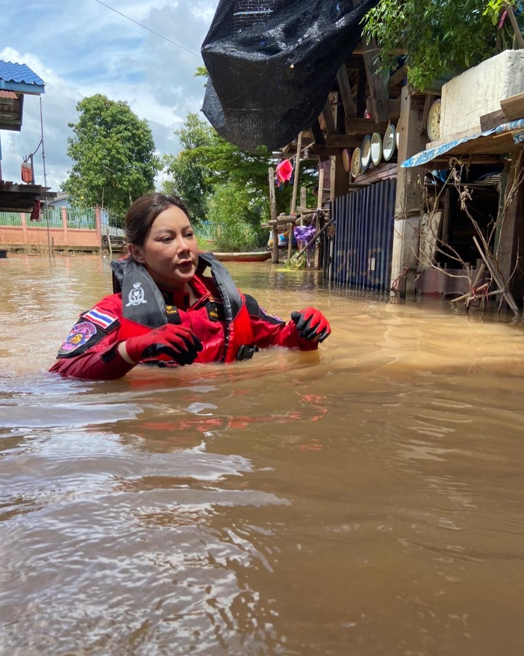 ฝนกระหน่ำกรุงเทพต่อเนื่อง “บุ๋ม ปนัดดา” ลงพื้นที่อยุธยา (มีคลิป)