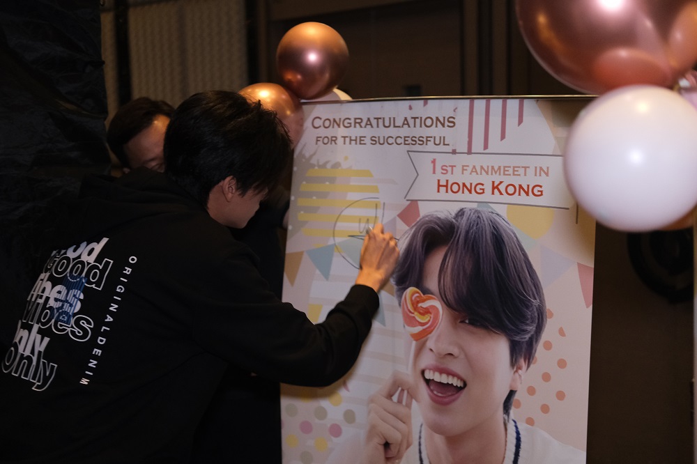 ปังแบบฉุดไม่อยู่ กลัฟ คณาวุฒิ จัดแฟนมีตที่ ฮ่องกงครั้งแรก แฟนคลับต้อนรับเป็นอย่างดี ปังแบบฉุดไม่อยู่ กลัฟ คณาวุฒิ จัดแฟนมีตที่ ฮ่องกงครั้งแรก แฟนคลับต้อนรับเป็นอย่างดี