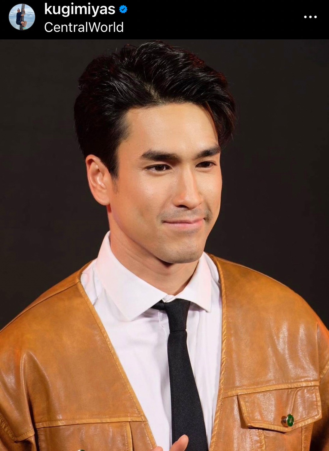 หล่อติดดิน! ณเดชน์ ขี่มอไซค์คู่ใจ แวะซื้อแหนมข้างทาง