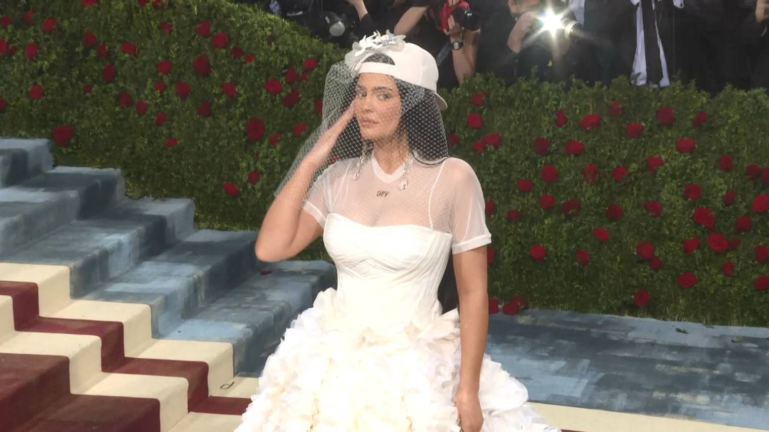 คิม คาร์เดเชียน นำทีมคนดังติดลิสต์แต่งตัวดีสุดงาน Met Gala ปี 2022