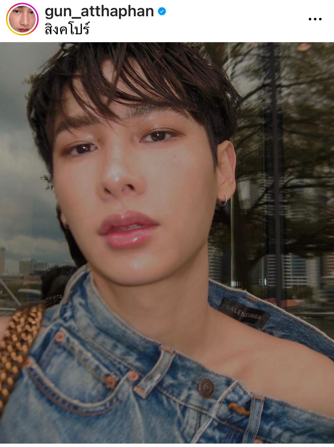 กัน อรรถพันธ์ กับแฟชั่นเสื้อยีนส์ไฟลุก! ทำแฟนๆ ฮือฮาหนักมาก 