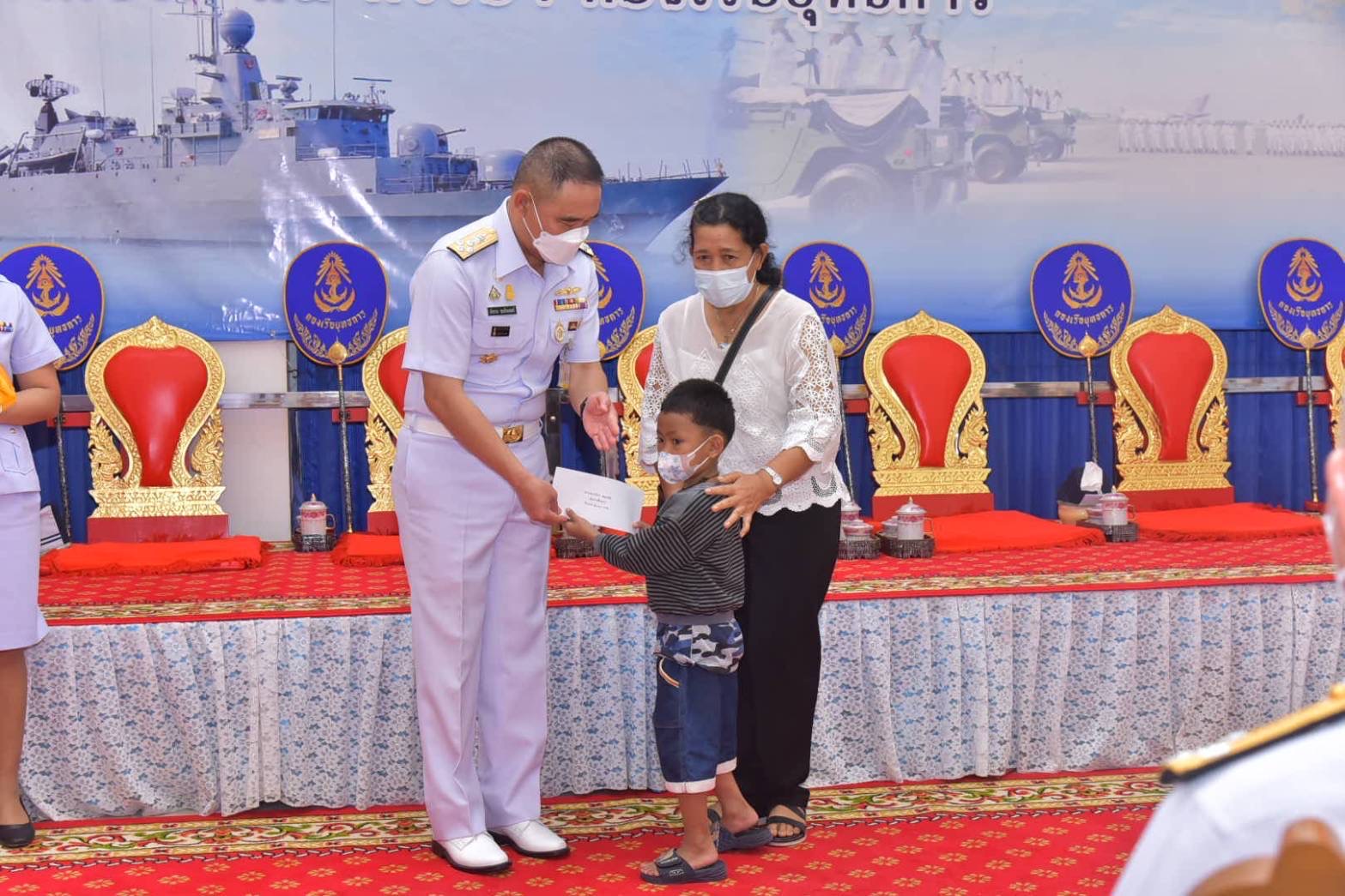 ผบ.ทร.ทำบุญครบ 100 วัน กำลังพลที่เสียชีวิตจากเรือหลวงสุโขทัยอับปาง ผบ.ทร.ทำบุญครบ 100 วัน กำลังพลที่เสียชีวิตจากเรือหลวงสุโขทัยอับปาง