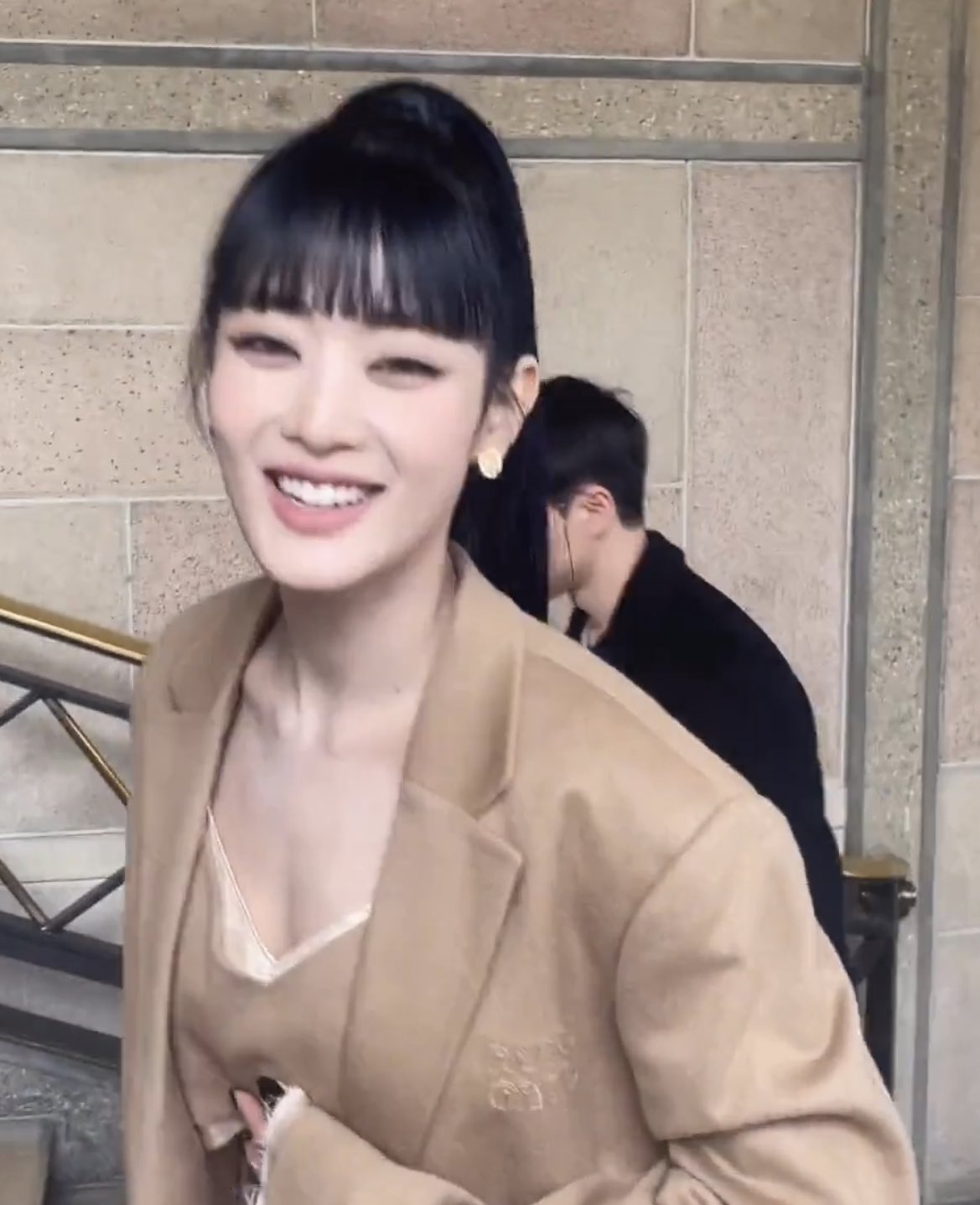 'มินนี่-ต้าเหนิง'!! สวยจึ้งนั่งฟรอนต์โรว์ชมแฟชั่นโชว์ Miu Miu ที่ปารีส