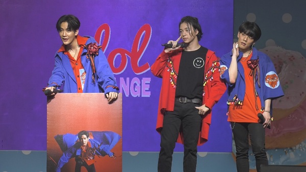 แฟนคลับแห่ประมูลรูป “บาส-คิมม่อน-คอปเตอร์” ได้ยอดนับแสน (มีคลิป) แฟนคลับแห่ประมูลรูป “บาส-คิมม่อน-คอปเตอร์” ได้ยอดนับแสน (มีคลิป)