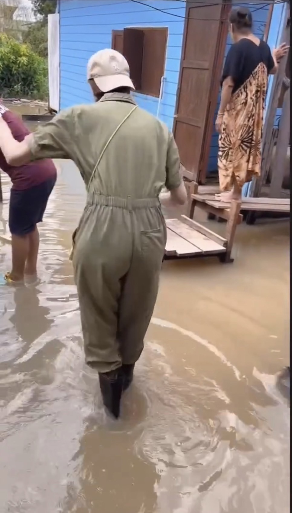 บอย โพสต์คลิปนาทีชีวิต เจี๊ยบ หวิดพลาดตกน้ำป๋อมแป๋ม...