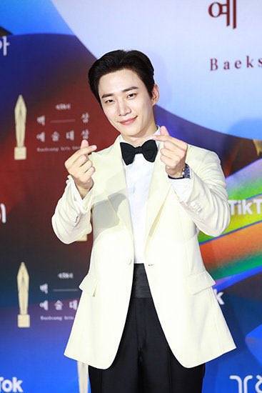 จุนโฮ - คิมแทรี!! กวาดรางวัล Baeksang Arts Awards ครั้งที่ 58