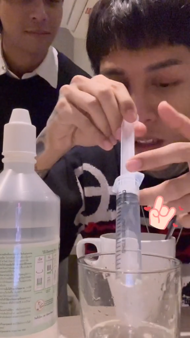 พ่อแม่แห่ชื่นชม Paper Planes สอนแก๊งวัยรุ่นฟันน้ำนมล้างจมูก พ่อแม่แห่ชื่นชม Paper Planes สอนแก๊งวัยรุ่นฟันน้ำนมล้างจมูก