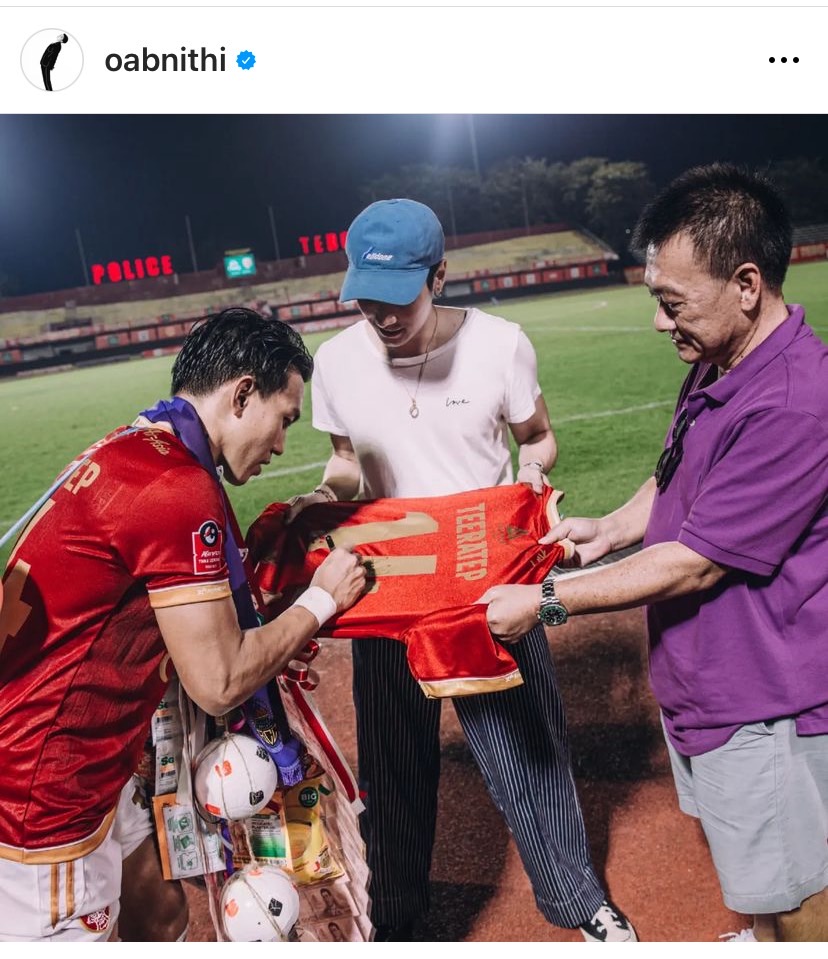 โอบนิธิ บอกรักอดีตนักเตะดัง ลีซอ ในวันอำลา โอบนิธิ บอกรักอดีตนักเตะดัง ลีซอ ในวันอำลา