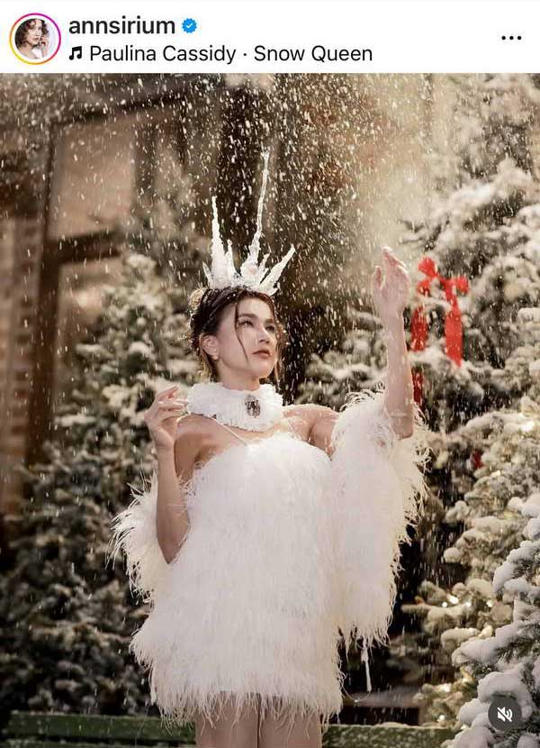 ฮือฮา! แอน สิเรียม แปลงโฉมเป็นเจ้าหญิงหิมะ ต้อนรับ วันคริสต์มาส สวยฉ่ำในวัย 53 ปี ฮือฮา! แอน สิเรียม แปลงโฉมเป็นเจ้าหญิงหิมะ ต้อนรับ วันคริสต์มาส สวยฉ่ำในวัย 53 ปี