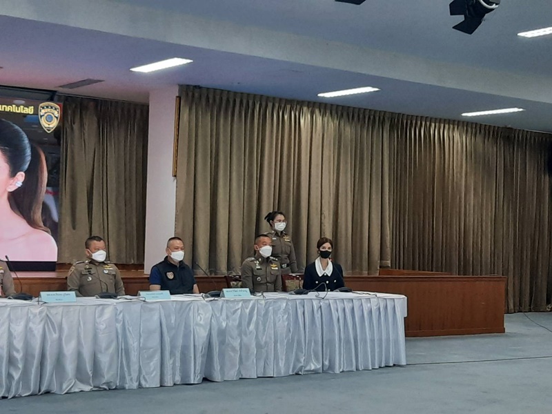 โล่งใจ!! โบว์ แวนด้า ร่วมแถลงข่าวจับกุมผู้ต้องหา หลังถูกคุกคามทางเพศมานานนับปี โล่งใจ!! โบว์ แวนด้า ร่วมแถลงข่าวจับกุมผู้ต้องหา หลังถูกคุกคามทางเพศมานานนับปี