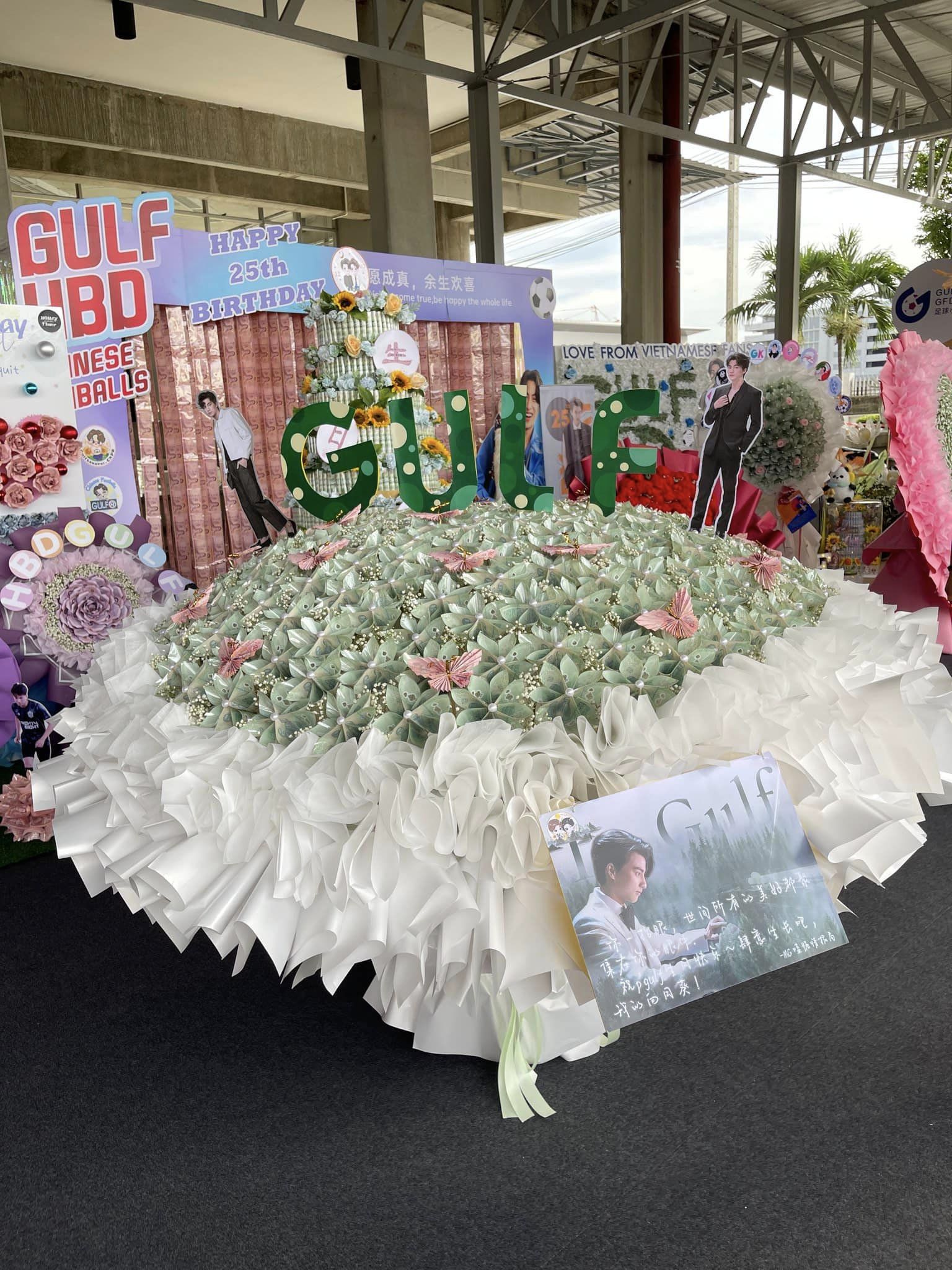 กลัฟ คณาวุฒิ ไม่กังวลหลังมีดราม่าฉากในละคร เผย เงินที่ได้จากแฟนคลับในวันเกิดนำไปทำบุญ กลัฟ คณาวุฒิ ไม่กังวลหลังมีดราม่าฉากในละคร เผย เงินที่ได้จากแฟนคลับในวันเกิดนำไปทำบุญ