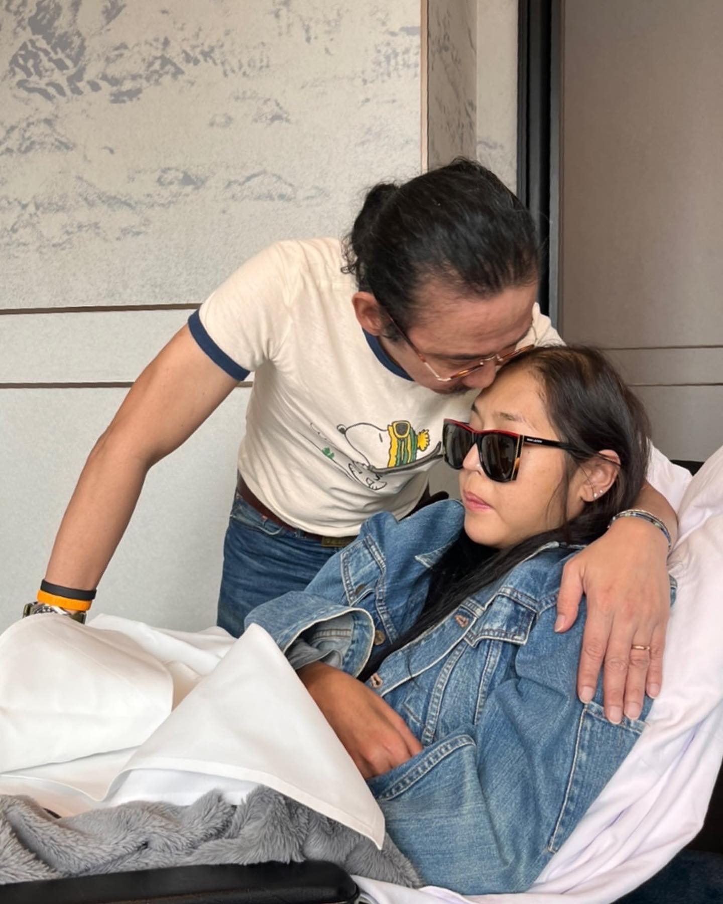 เฉียดตายหลายครั้ง คุณหญิงแมงมุม หมดค่ารักษาตัว 100 ล้าน เสธ.ดอลลาร์ ยอมทำทุกทางให้ภรรยามองเห็น