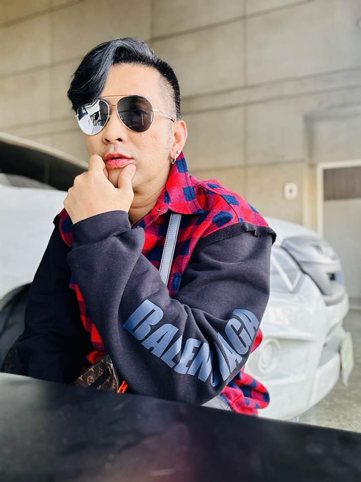 ชาวเน็ตจวกยับ บอล เชิญยิ้ม เล่นมุกไม่เหมาะสมกับแขกรับเชิญผู้หญิง