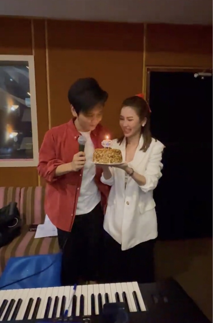 หวานเผื่อคนทั้งโลก ไบร์ท อวยพรวันเกิด โต๋ ขอบคุณที่ทำให้เรากลายเป็นผู้หญิงที่โชคดีที่สุด 