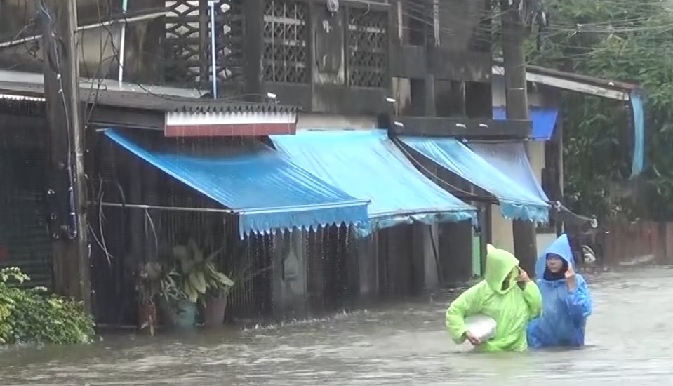 ปัตตานีน้ำท่วมหนัก ชาว อ.หนองจิกเดือดร้อนหนักรอบ 20 ปี ปัตตานีน้ำท่วมหนัก ชาว อ.หนองจิกเดือดร้อนหนักรอบ 20 ปี