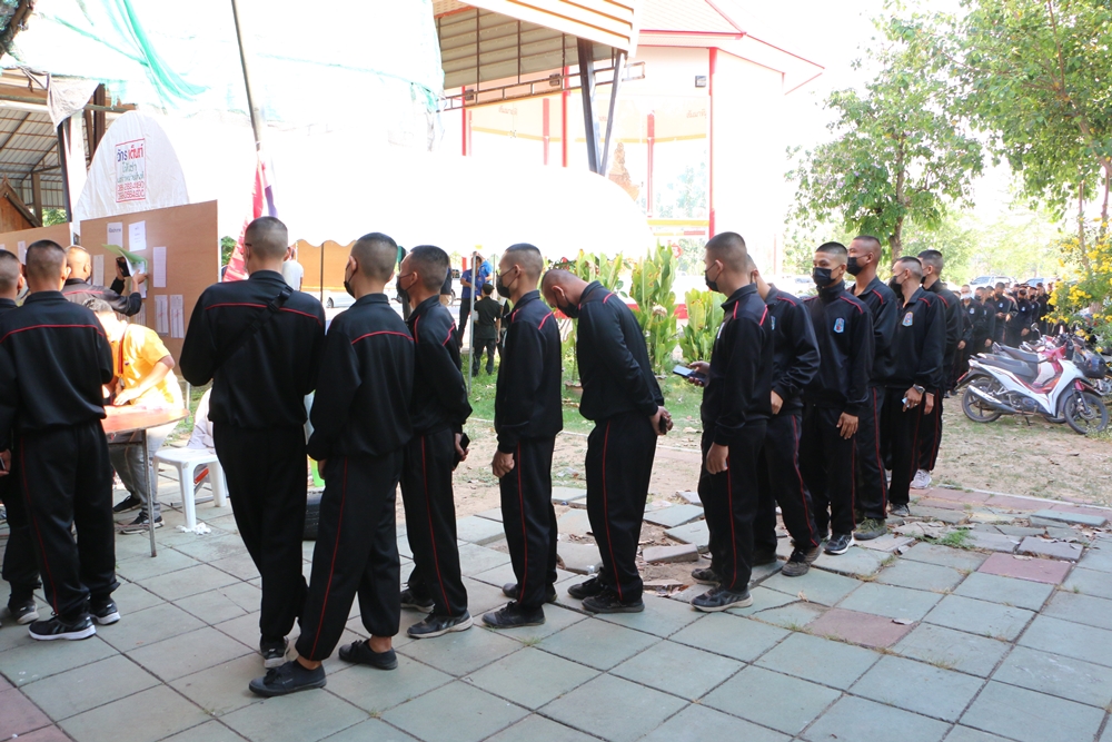 เลือกตั้ง 2566 กำแพงเพชร-ประจวบฯคึกคัก! ทหารตบเท้าใช้สิทธิเลือกตั้งล่วงหน้า